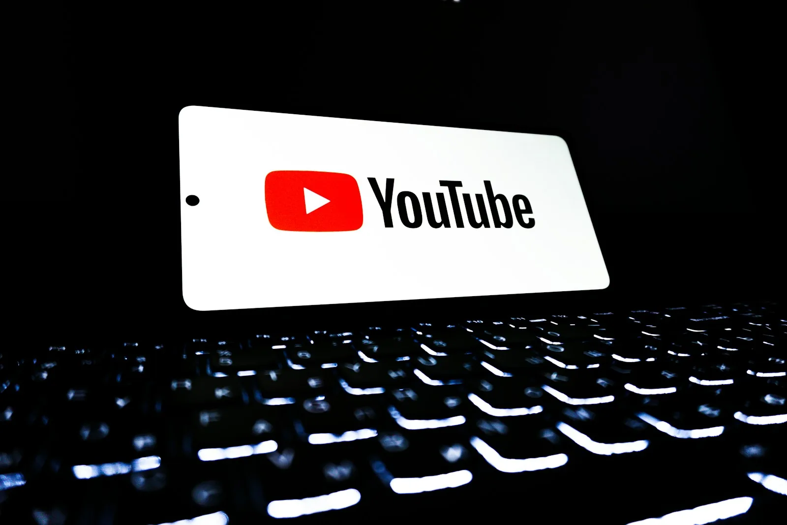5 mil bolsas gratuitas para formação em criação de conteúdo no YouTube com IA