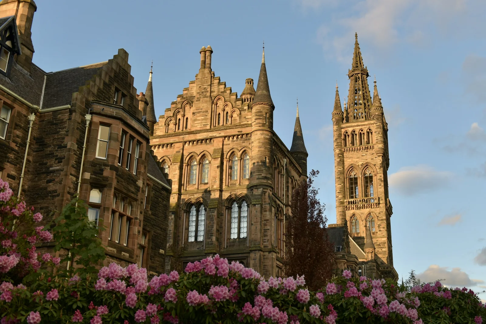 University of Glasgow oferece 281 bolsas de £ 10 mil para mestrado com prazo em 17 de julho de 2026