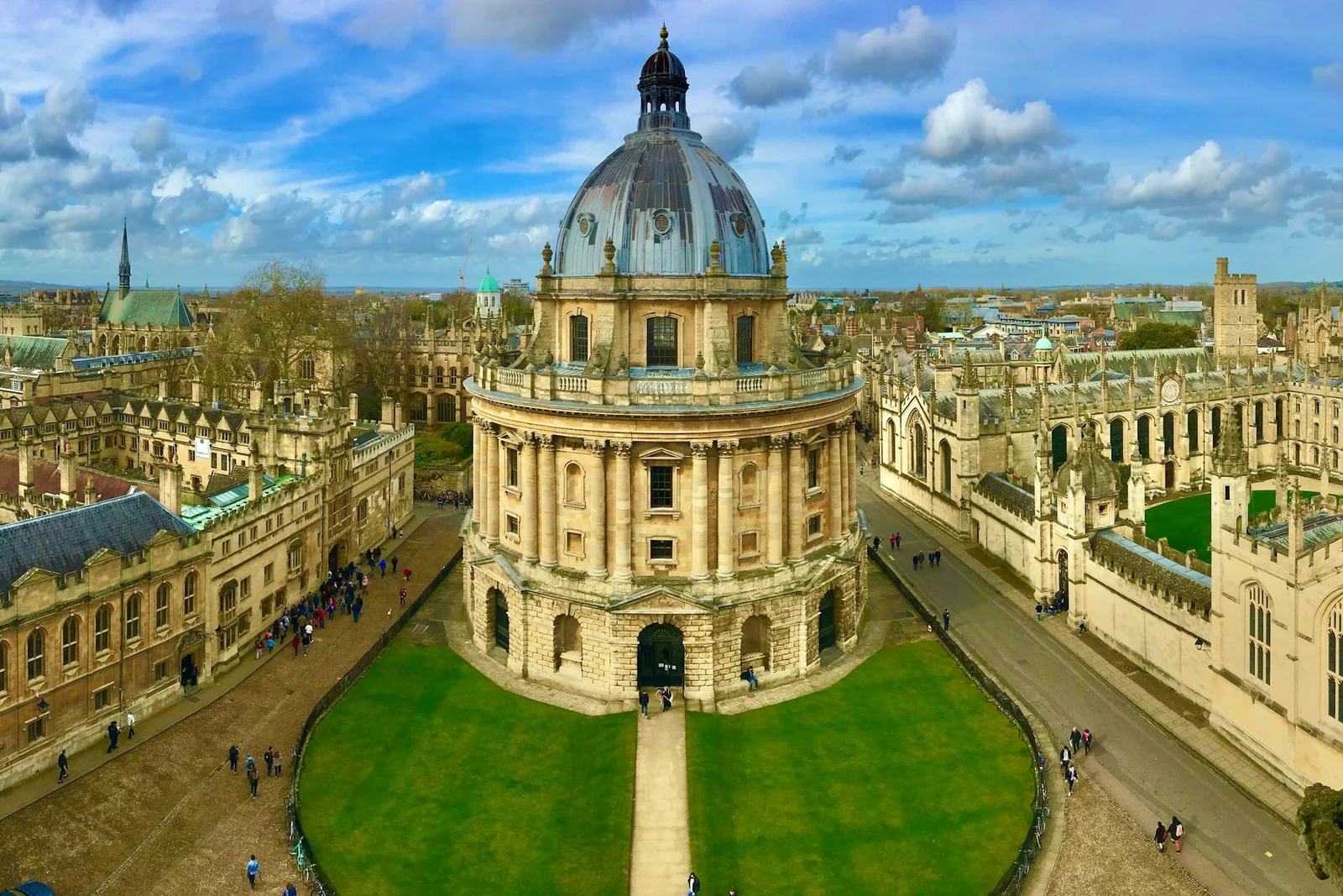 Rhodes Scholarship 2027 abre candidaturas para brasileiros com prazo entre agosto e outubro de 2026