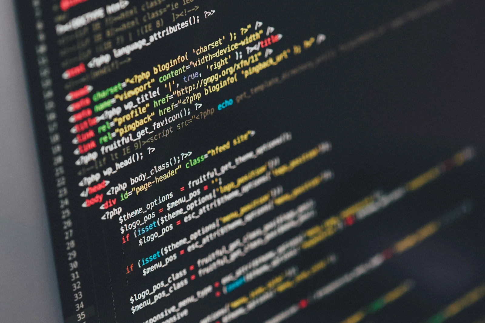 freeCodeCamp oferece 3.000 horas de programação com 12 certificações gratuitas em português em 2026