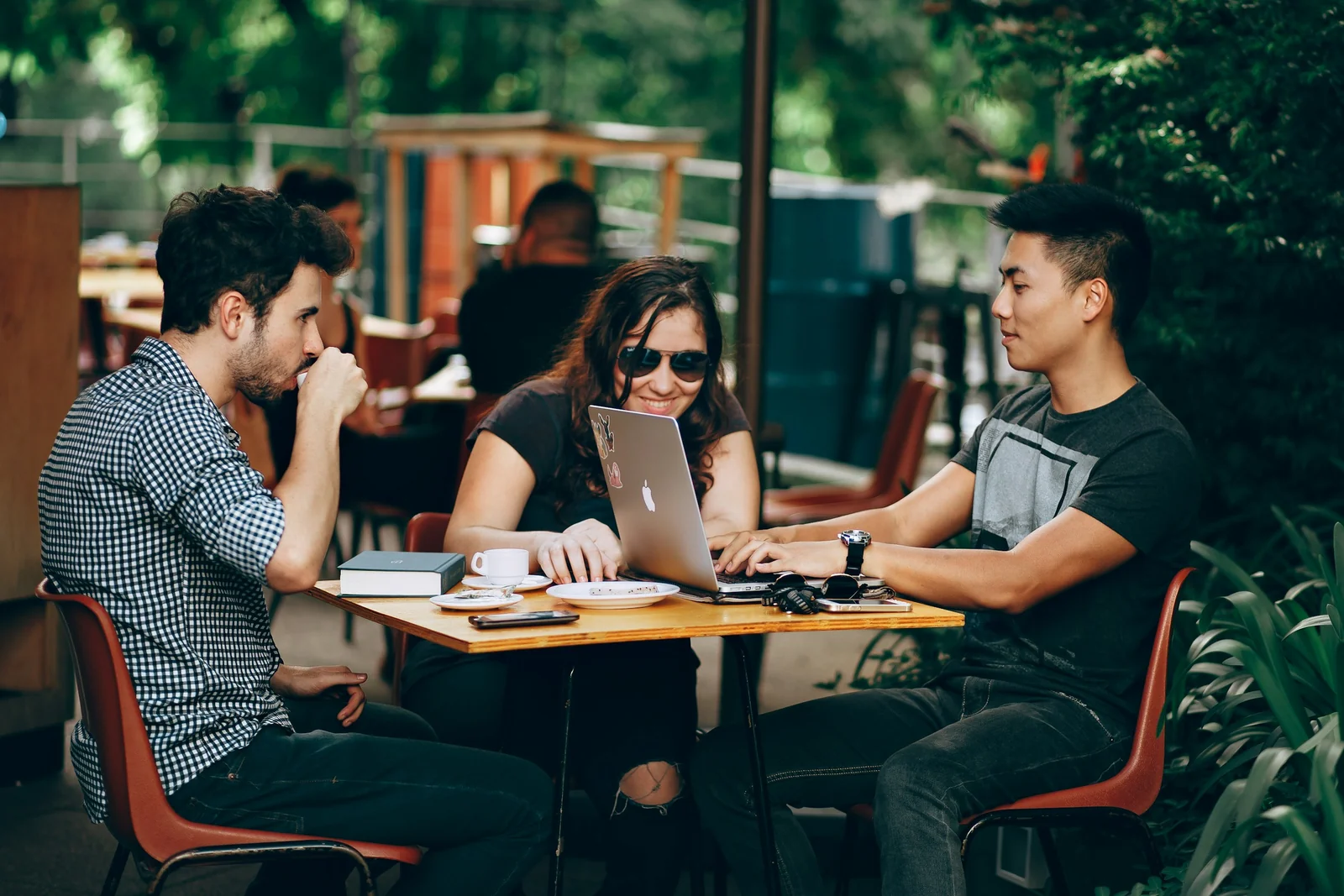 Pré-vestibulares populares gratuitos e cursos online preparam brasileiros para o ENEM 2026